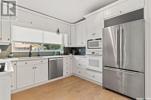 4340 Robinson Street, Regina, SK - Indoor Photo Showing Kitchen