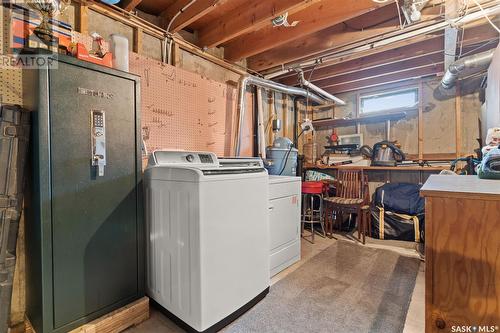 4340 Robinson Street, Regina, SK - Indoor Photo Showing Laundry Room