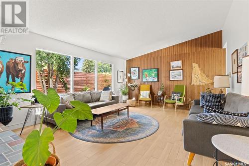 4340 Robinson Street, Regina, SK - Indoor Photo Showing Living Room