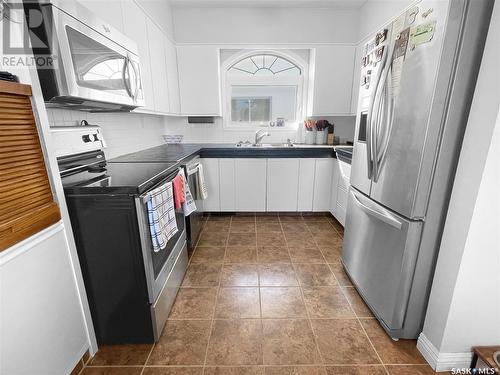 120 Gibbs Street W, Swift Current, SK - Indoor Photo Showing Kitchen