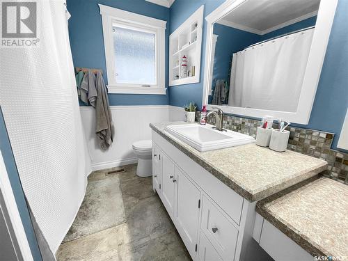 120 Gibbs Street W, Swift Current, SK - Indoor Photo Showing Bathroom