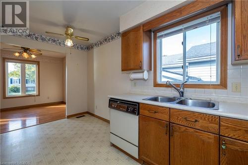 784 21St Street A E, Owen Sound, ON - Indoor Photo Showing Kitchen With Double Sink