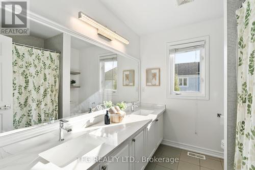 43 Belsey Lane, Clarington (Newcastle), ON - Indoor Photo Showing Bathroom