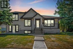 199 Westview Drive SW  Calgary, AB T3C 2S3