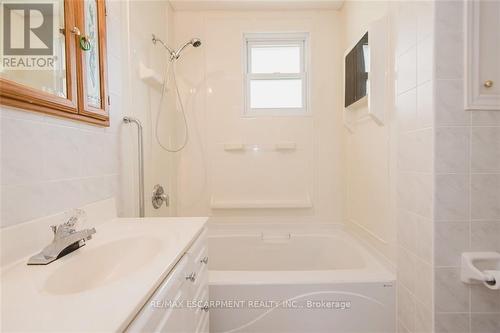 13 New Mountain Road, Hamilton, ON - Indoor Photo Showing Bathroom