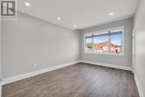 76 Pond View Gate, Hamilton, ON - Indoor Photo Showing Other Room