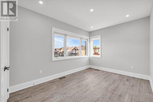 76 Pond View Gate, Hamilton, ON - Indoor Photo Showing Other Room