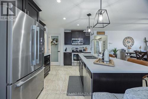 23 Westlake Drive, St. Thomas, ON - Indoor Photo Showing Kitchen With Double Sink With Upgraded Kitchen