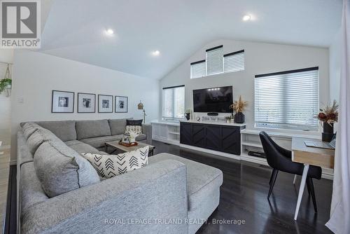 23 Westlake Drive, St. Thomas, ON - Indoor Photo Showing Living Room