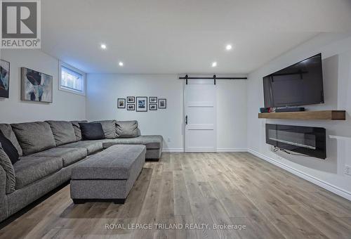 23 Westlake Drive, St. Thomas, ON - Indoor Photo Showing Living Room With Fireplace