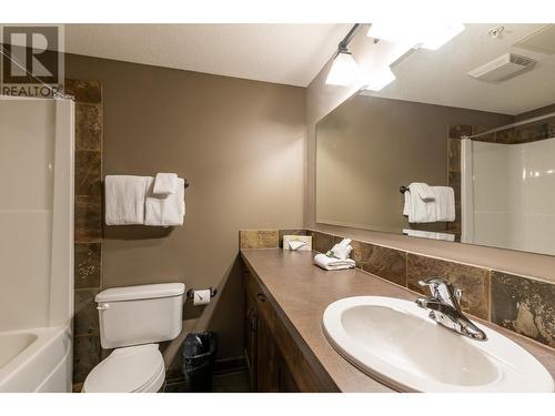 1545 Kicking Horse Trail Unit# 314, Golden, BC - Indoor Photo Showing Bathroom