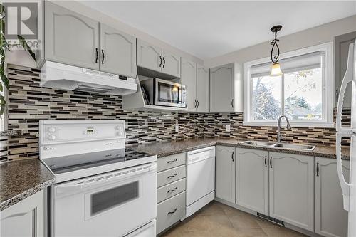 225 Wellington Street E, Cornwall, ON - Indoor Photo Showing Kitchen With Double Sink