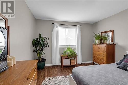 225 Wellington Street E, Cornwall, ON - Indoor Photo Showing Bedroom