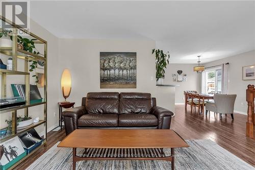 225 Wellington Street E, Cornwall, ON - Indoor Photo Showing Living Room