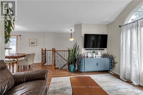 225 Wellington Street E, Cornwall, ON - Indoor Photo Showing Living Room