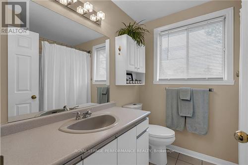 225 Wellington Street E, Cornwall, ON - Indoor Photo Showing Bathroom