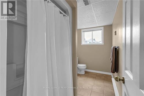 225 Wellington Street E, Cornwall, ON - Indoor Photo Showing Bathroom