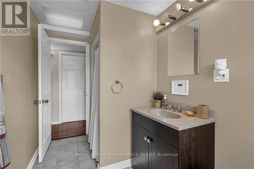 225 Wellington Street E, Cornwall, ON - Indoor Photo Showing Bathroom