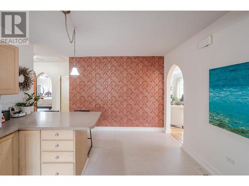 258 Windsor Avenue, Penticton, BC - Indoor Photo Showing Kitchen