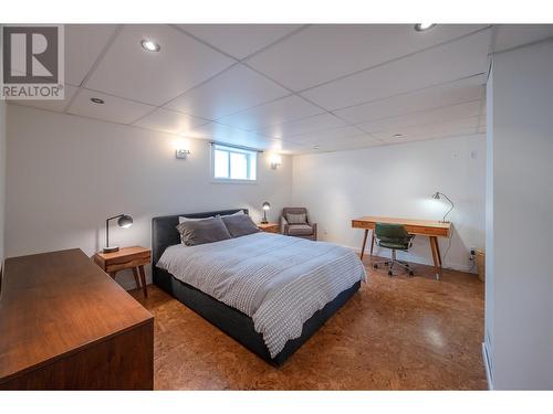 258 Windsor Avenue, Penticton, BC - Indoor Photo Showing Bedroom