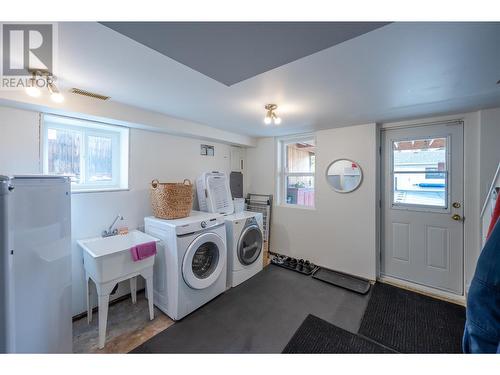 258 Windsor Avenue, Penticton, BC - Indoor Photo Showing Laundry Room