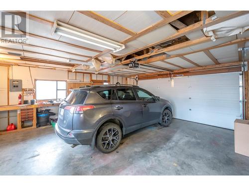 258 Windsor Avenue, Penticton, BC - Indoor Photo Showing Garage