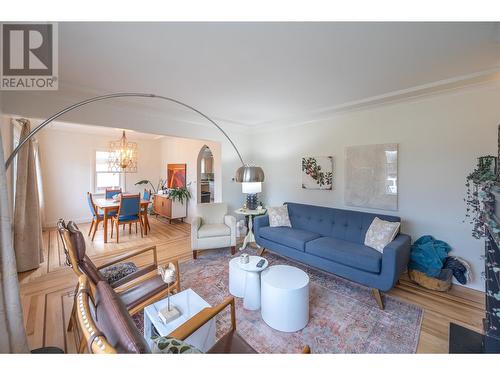 258 Windsor Avenue, Penticton, BC - Indoor Photo Showing Living Room