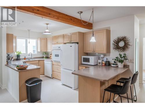 258 Windsor Avenue, Penticton, BC - Indoor Photo Showing Kitchen