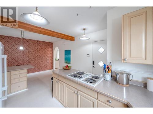 258 Windsor Avenue, Penticton, BC - Indoor Photo Showing Kitchen