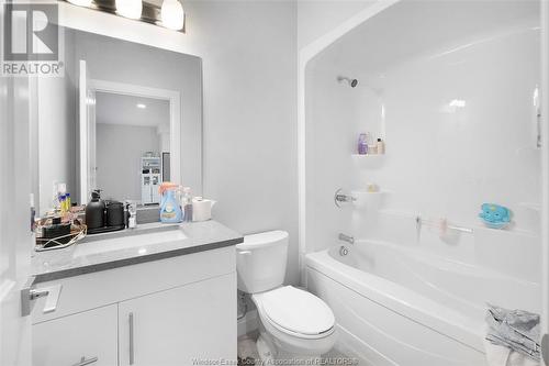 4785 Walker Road Unit# 605, Windsor, ON - Indoor Photo Showing Bathroom