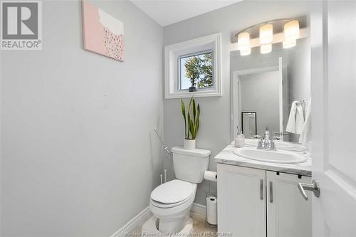 18 Balaclava Street South, Amherstburg, ON - Indoor Photo Showing Bathroom