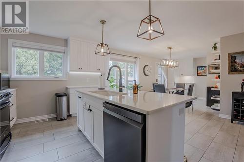 3331 Sunnyview Avenue, Cornwall, ON - Indoor Photo Showing Kitchen With Upgraded Kitchen