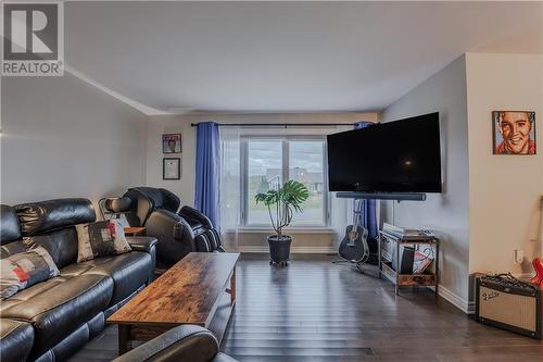 3331 Sunnyview Avenue, Cornwall, ON - Indoor Photo Showing Living Room