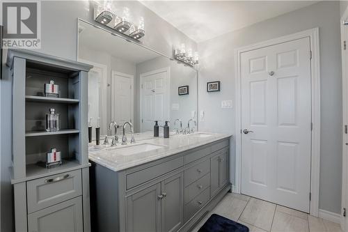 3331 Sunnyview Avenue, Cornwall, ON - Indoor Photo Showing Bathroom