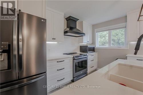 3331 Sunnyview Avenue, South Stormont (716 - South Stormont (Cornwall) Twp), ON - Indoor Photo Showing Kitchen