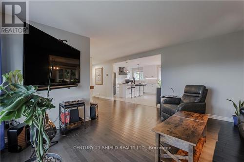 3331 Sunnyview Avenue, South Stormont (716 - South Stormont (Cornwall) Twp), ON - Indoor Photo Showing Living Room