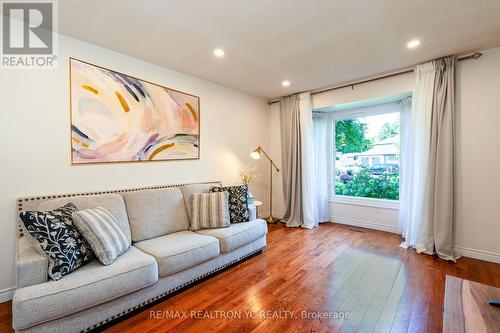 71 Chalfont Road, London, ON - Indoor Photo Showing Living Room