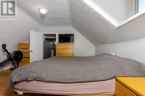 835 11Th Street W, Owen Sound, ON - Indoor Photo Showing Bedroom