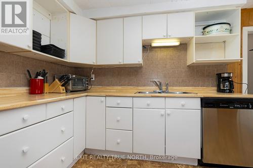 835 11Th Street W, Owen Sound, ON - Indoor Photo Showing Kitchen With Double Sink