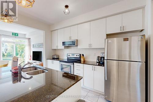 31 - 171 Snowbridge Way, Blue Mountains, ON - Indoor Photo Showing Kitchen With Double Sink With Upgraded Kitchen