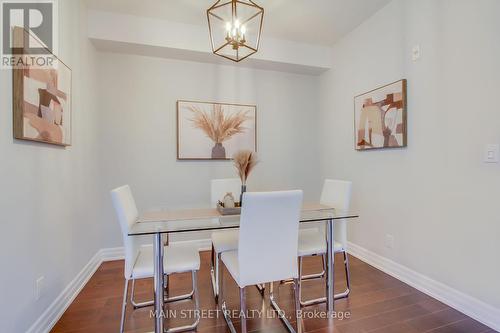 228 - 111 Civic Square Gate E, Aurora, ON - Indoor Photo Showing Dining Room