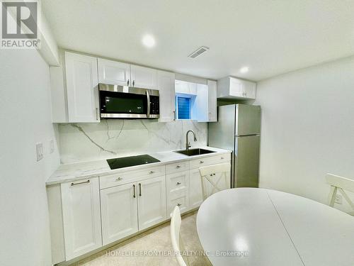 Bsmnt - 279 Shaw Boulevard, Richmond Hill, ON - Indoor Photo Showing Kitchen