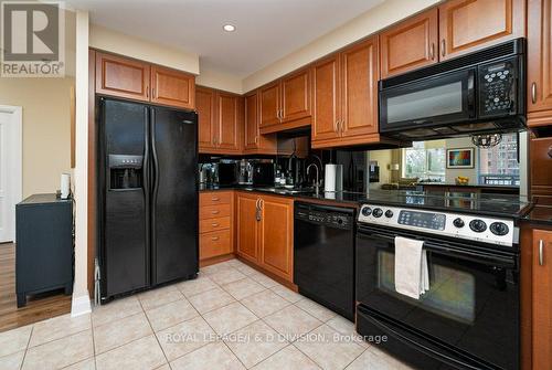 407 - 1101 Leslie Street, Toronto, ON - Indoor Photo Showing Kitchen