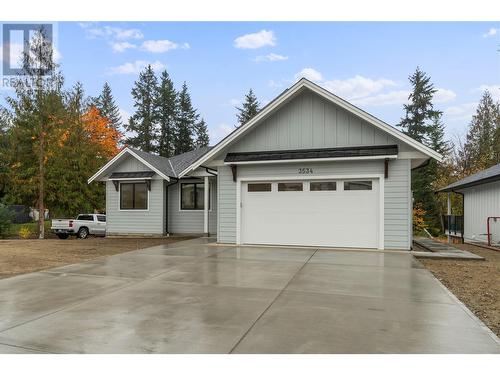 3534 16 Avenue Ne, Salmon Arm, BC - Outdoor