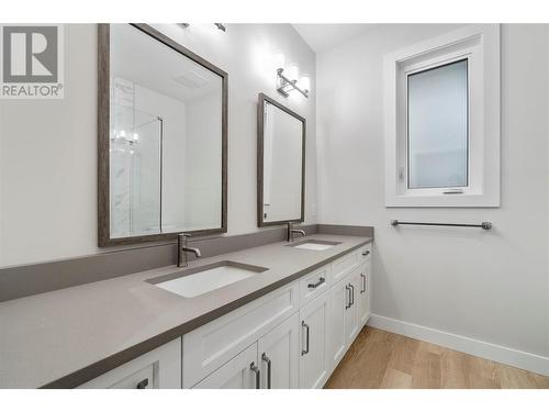 3534 16 Avenue Ne, Salmon Arm, BC - Indoor Photo Showing Bathroom