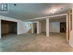 wine room to the left / theatre room to the right - 