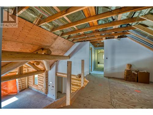 lofted entry way for second floor - 8726 Forsberg Road, Vernon, BC - Indoor Photo Showing Basement