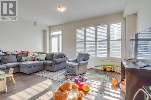 1311 Restivo Lane, Milton, ON - Indoor Photo Showing Living Room