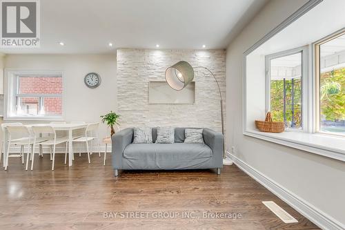 90 Avondale Avenue, Toronto, ON - Indoor