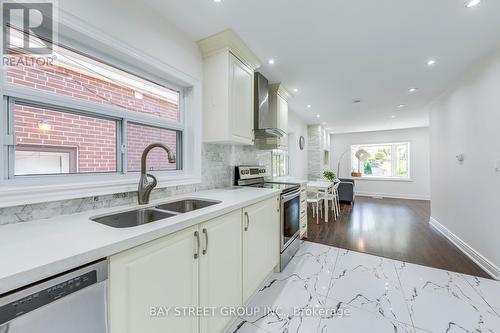 90 Avondale Avenue, Toronto, ON - Indoor Photo Showing Kitchen With Double Sink With Upgraded Kitchen